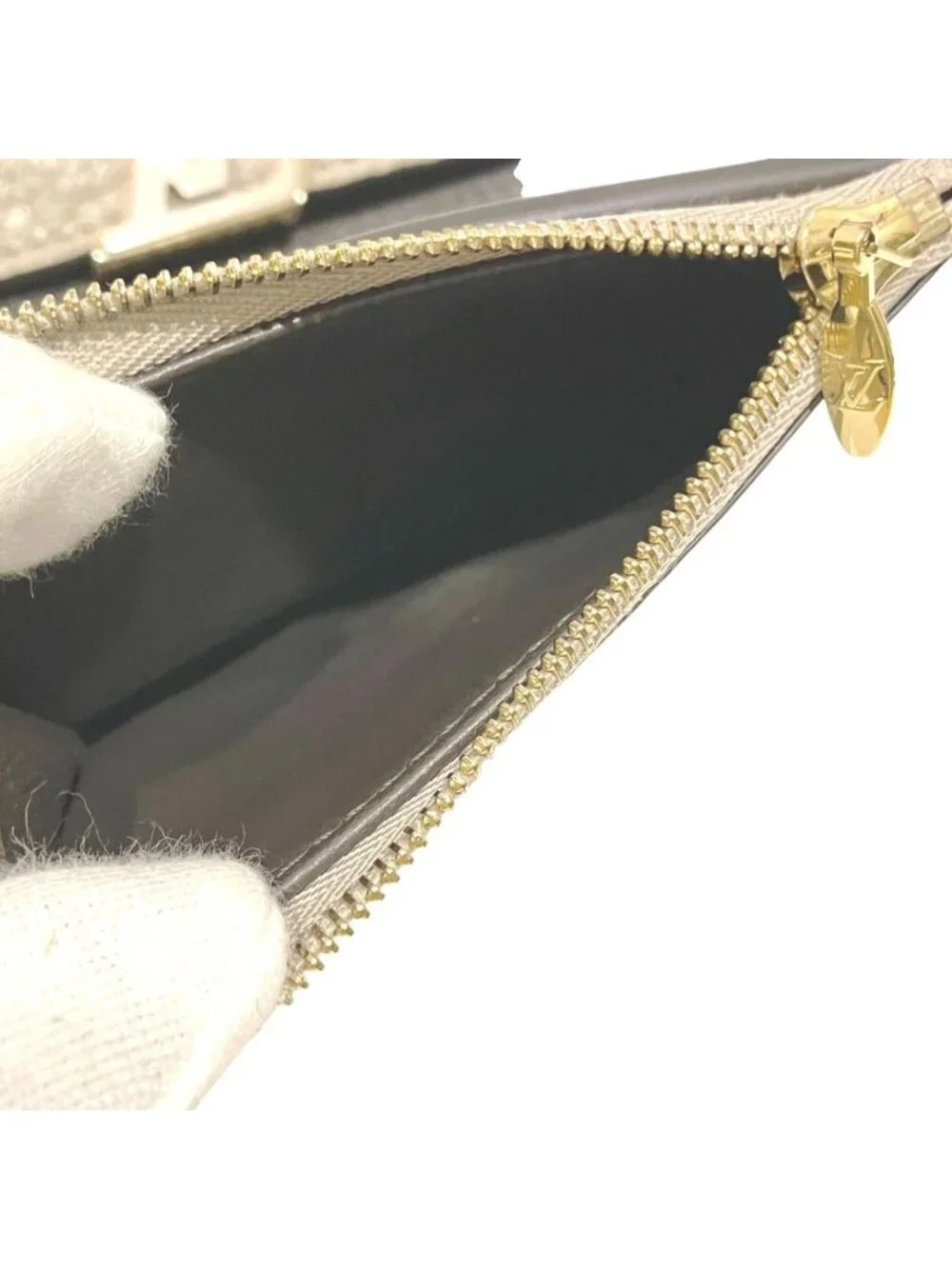 Louis Vuitton Portefeuille Capucines XS Trifold Wallet Taurillon Leather